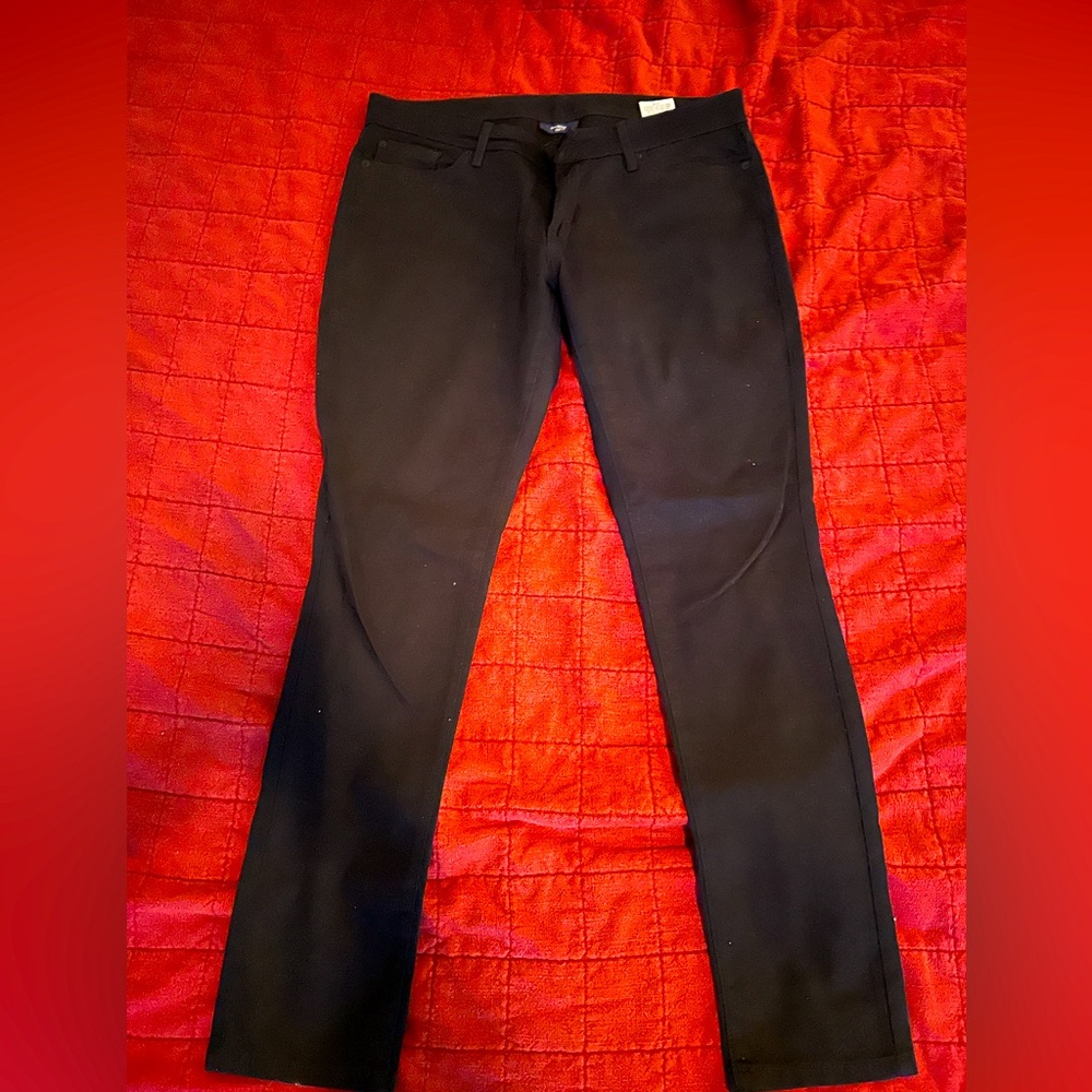 Black Levi’s jeans